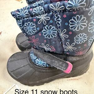 Size 11 snow boots for Girls